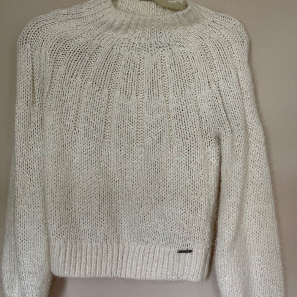 Abercrombie super soft white sweater